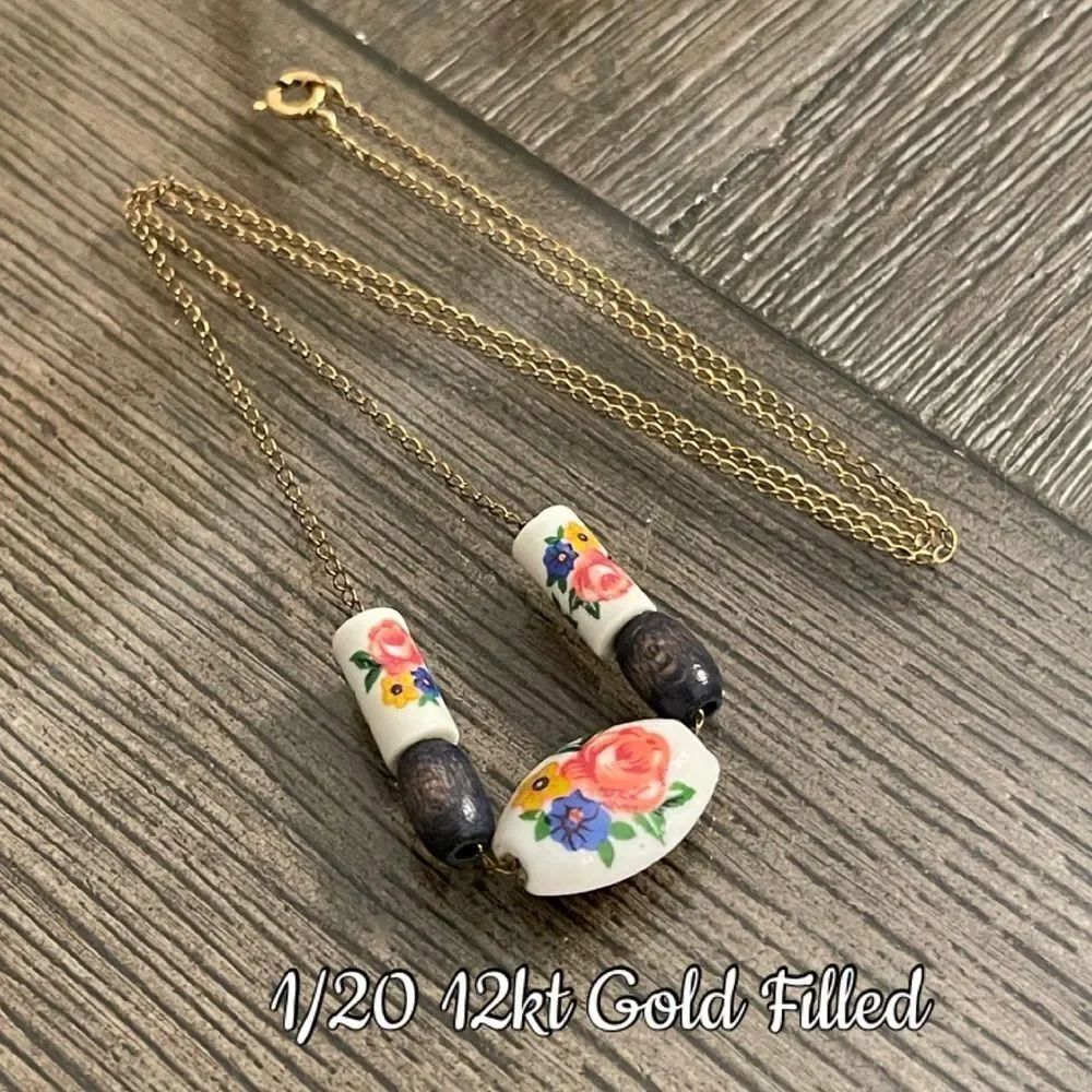 Vintage 1/20 12kt Gold-filled Floral Ceramic Pendant Necklace